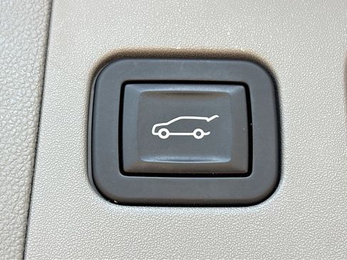 Used 2017 Cadillac XT5 Luxury w/ Driver Awareness Package image 30