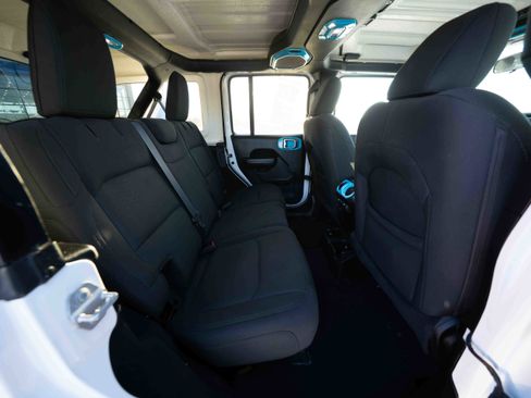 Used 2020 Jeep Wrangler Unlimited Sport S image 25