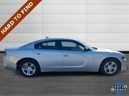 Used 2023 Dodge Charger SXT image 2