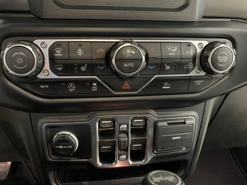 Used 2022 Jeep Wrangler Unlimited Sport AWD/4WD image 25