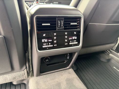 Used 2020 Porsche Cayenne image 18