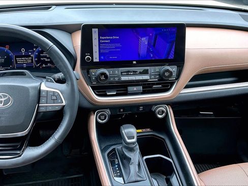 Used 2024 Toyota Grand Highlander Platinum image 7