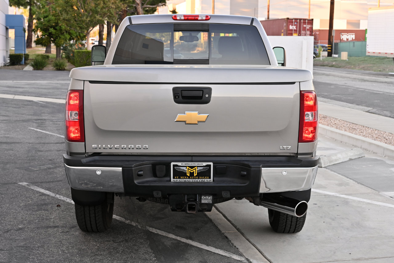 Used 2013 Chevrolet Silverado 2500 LTZ w/ LTZ Plus Package AWD/4WD image 5