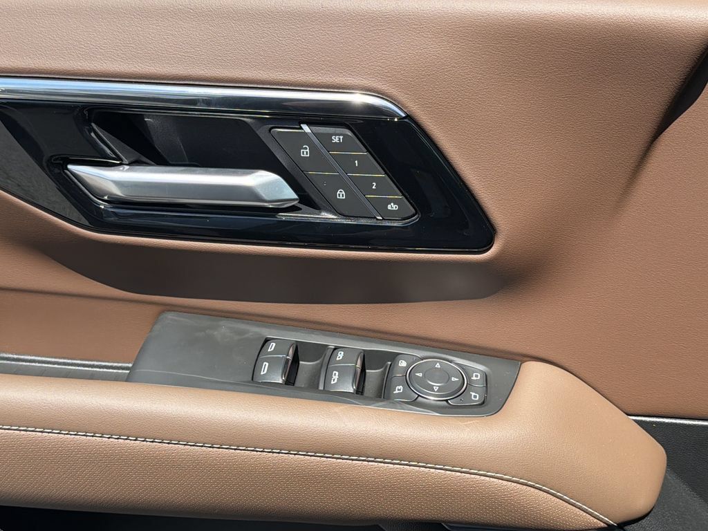 New 2026 Chevrolet Tahoe High Country AWD/4WD image 16