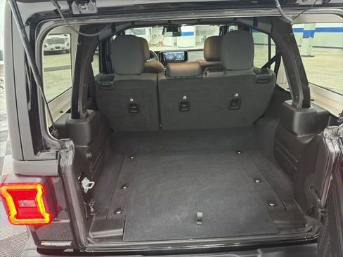 Used 2025 Jeep Wrangler Sahara 4xe image 7