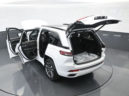 Used 2024 Jeep Grand Cherokee Overland w/ Luxury Tech Group IV image 61