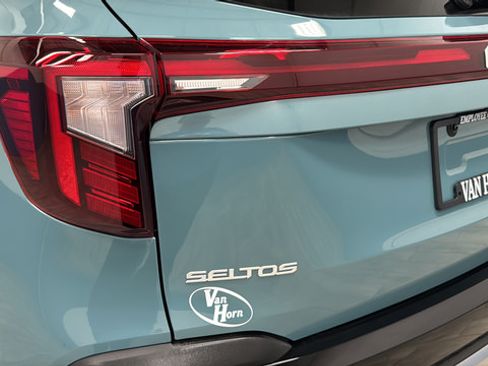 Used 2025 Kia Seltos SX AWD/4WD image 35