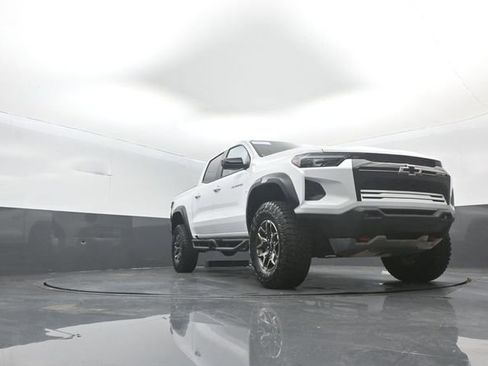 Used 2024 Chevrolet Colorado ZR2 w/ Safety Package AWD/4WD image 31