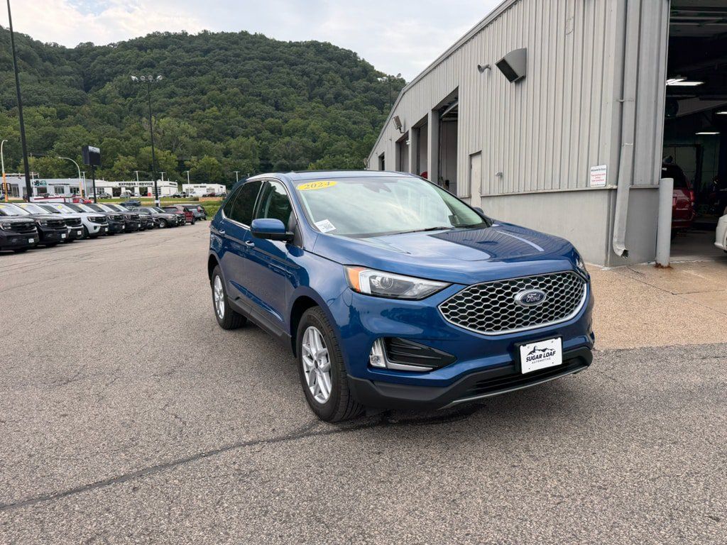 Used 2024 Ford Edge SEL w/ Convenience Package AWD/4WD image 2