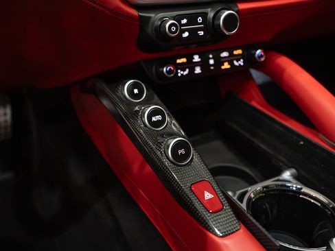 Used 2018 Ferrari GTC4Lusso T image 32