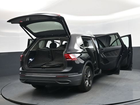 Used 2022 Volkswagen Tiguan SE image 19