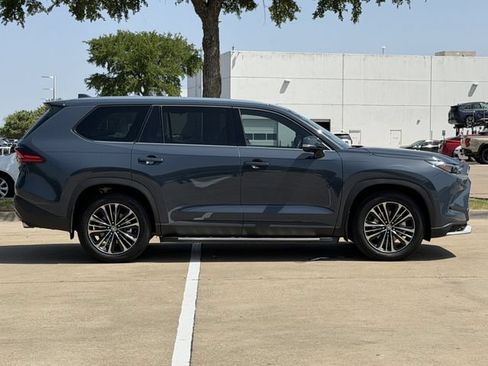 Used 2025 Toyota Grand Highlander AWD Hybrid image 3