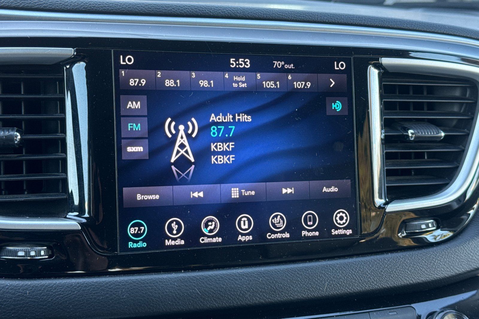 Used 2018 Chrysler Pacifica Touring-L FWD image 26