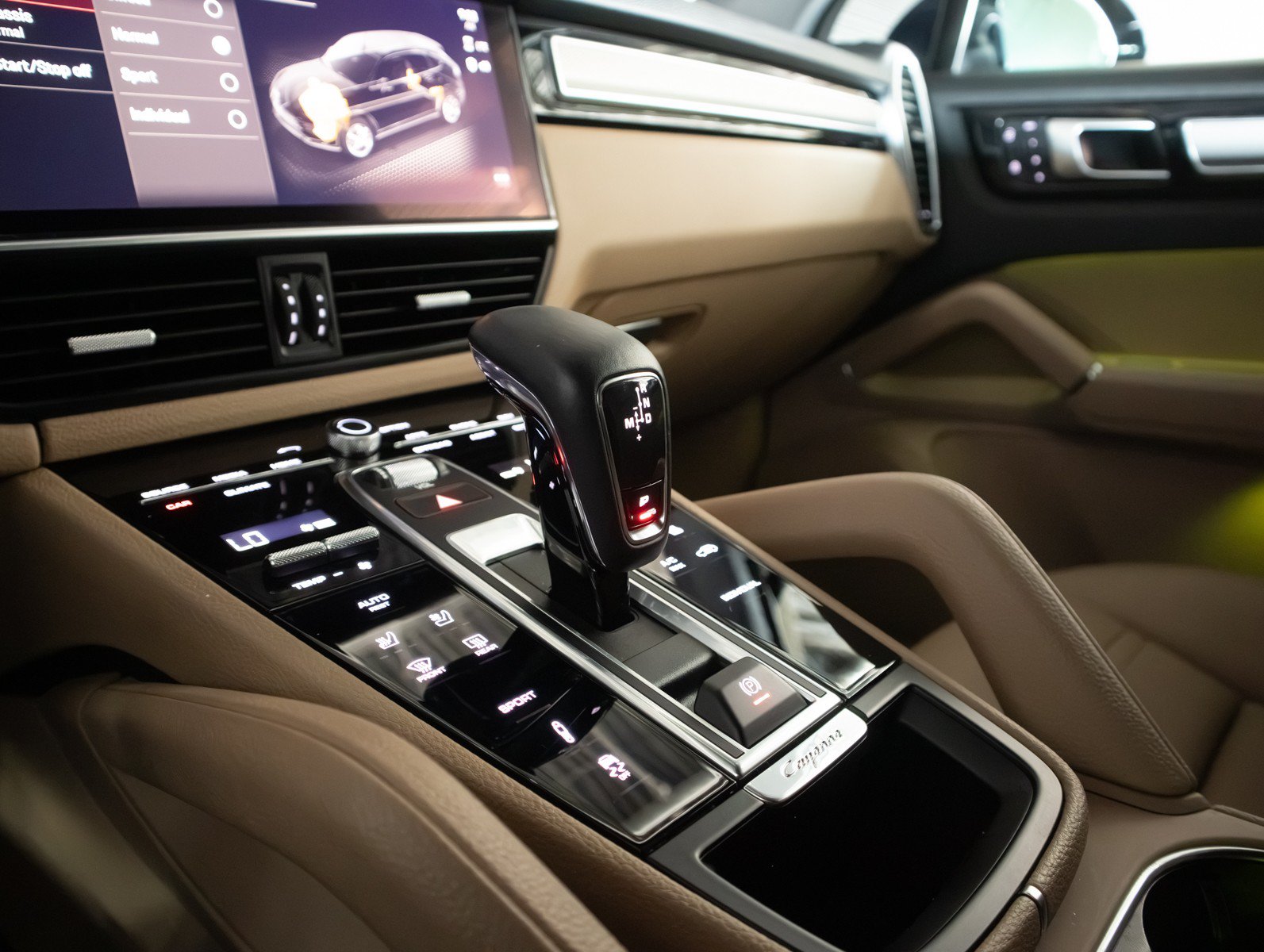 Certified 2023 Porsche Cayenne Platinum Edition AWD/4WD image 17