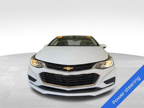 Used 2016 Chevrolet Cruze LT FWD image 2