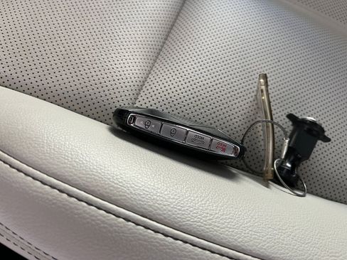 Used 2025 Genesis G70 2.5T image 22