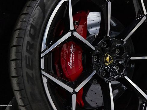 Used 2023 Lamborghini Urus Performante AWD/4WD image 18