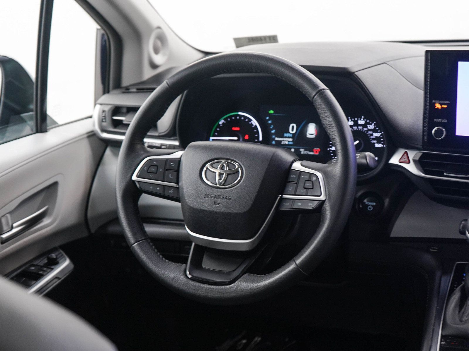 Used 2025 Toyota Sienna XLE w/ XLE Plus Package AWD/4WD image 15