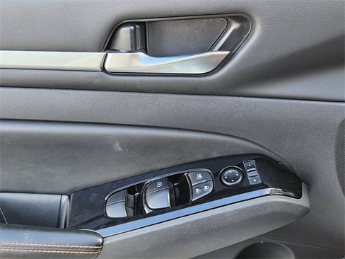 Used 2024 Nissan Altima 2.5 SR image 30