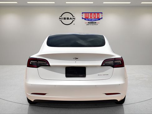 Used 2022 Tesla Model 3 Long Range AWD/4WD image 3