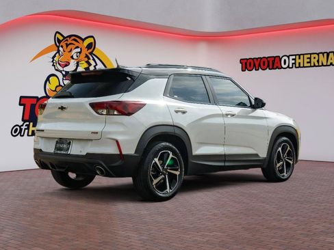 Used 2021 Chevrolet TrailBlazer RS w/ Sun and Liftgate Package FWD image 6