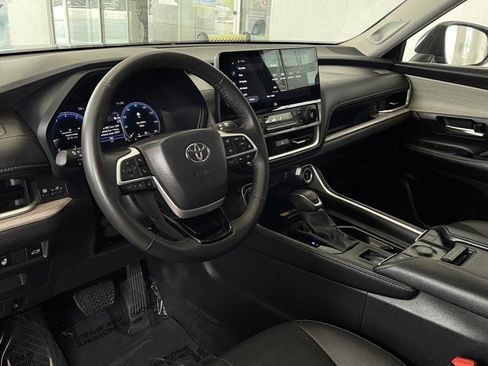 Used 2025 Toyota Grand Highlander FWD image 11