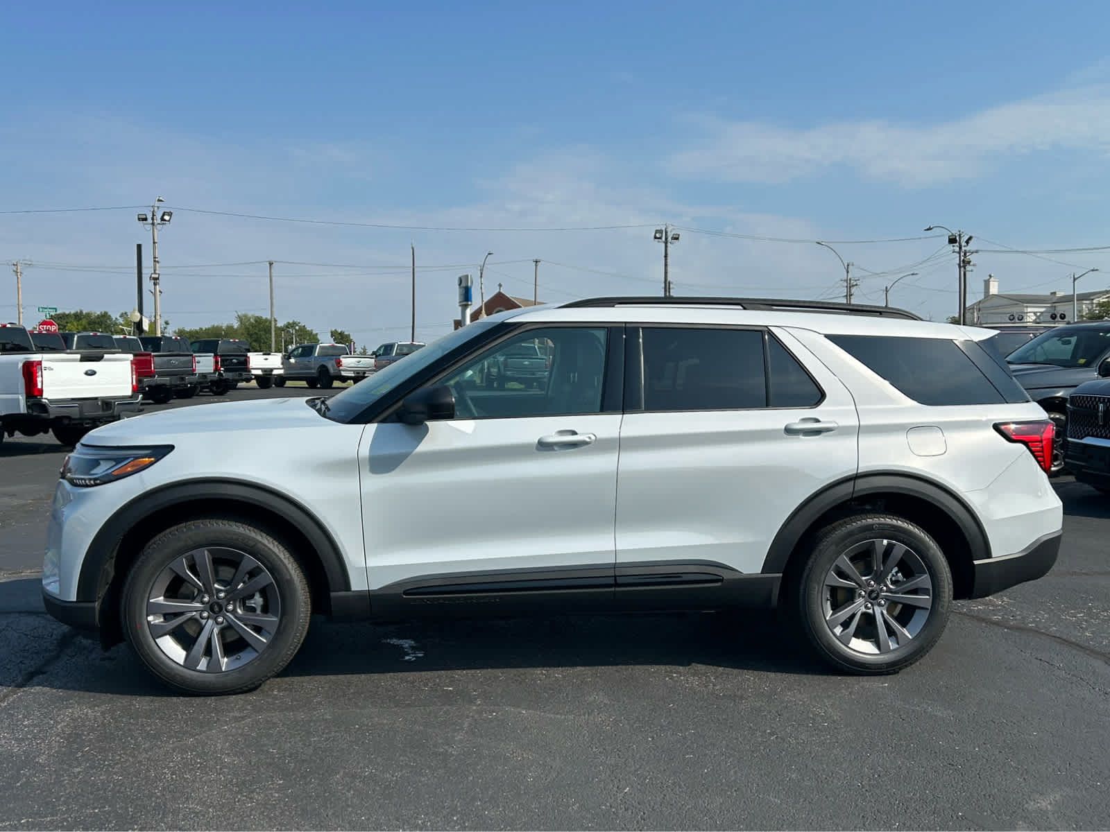 New 2026 Ford Explorer Active w/ Active Comfort Package AWD/4WD image 1