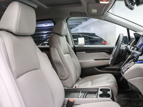 Used 2024 Honda Odyssey Touring image 18