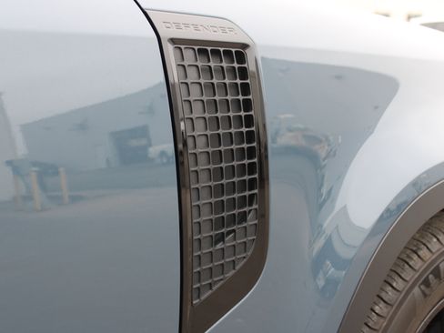 Used 2024 Land Rover Defender 110 S image 70