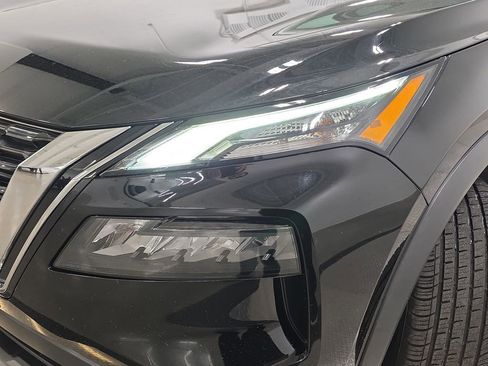 Used 2023 Nissan Rogue S image 28