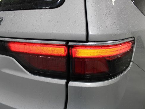 Used 2023 Jeep Wagoneer L Series III w/ Preferred Equipment Group image 28