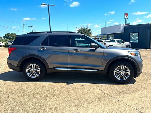 Used 2023 Ford Explorer XLT w/ Equipment Group 202A image 9