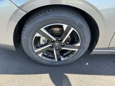 Used 2025 Nissan Sentra SV FWD image 10