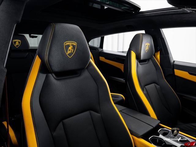 Used 2025 Lamborghini Urus SE AWD/4WD image 41