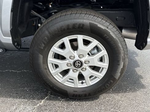 Used 2025 Toyota Tacoma SR5 image 31
