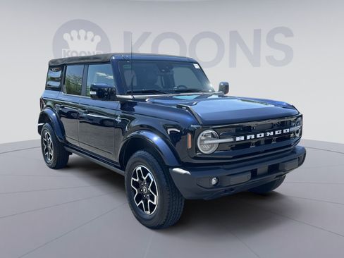 Used 2021 Ford Bronco Outer Banks AWD/4WD image 2