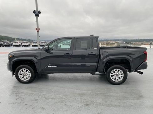 Certified 2025 Toyota Tacoma SR5 AWD/4WD image 9