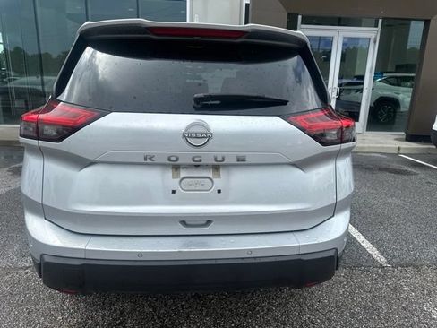 Used 2025 Nissan Rogue SV FWD image 10