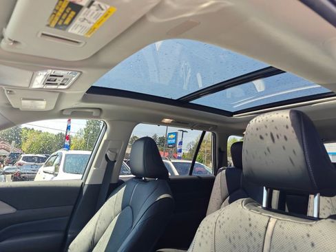 Used 2024 Toyota Grand Highlander AWD image 10