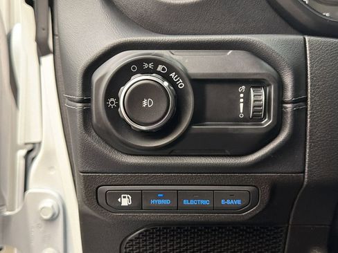 Used 2024 Jeep Wrangler Unlimited Sahara w/ Technology Group AWD/4WD image 30