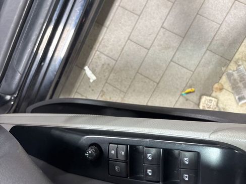 Used 2018 Toyota Camry SE w/ Moonroof Package image 12