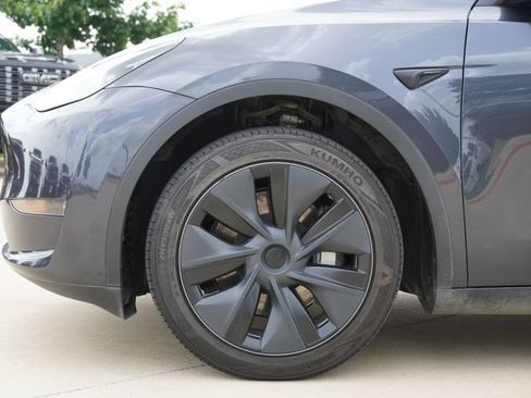 Used 2024 Tesla Model Y Long Range AWD/4WD image 5
