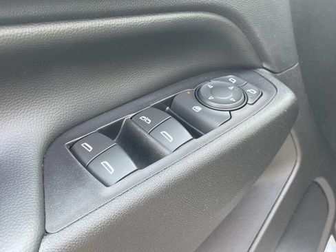 Used 2018 Chevrolet Equinox LT FWD image 16