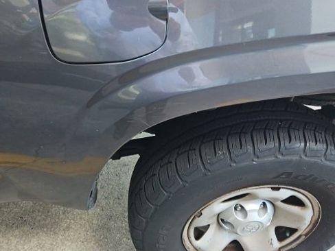 Used 2017 Toyota Tacoma SR5 image 5