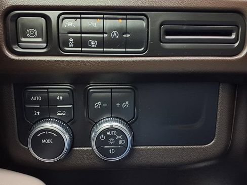 Used 2023 GMC Yukon SLT w/ SLT Premium Package AWD/4WD image 14