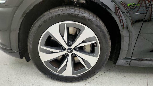 Used 2024 Audi Q8 e-tron Premium AWD/4WD image 88