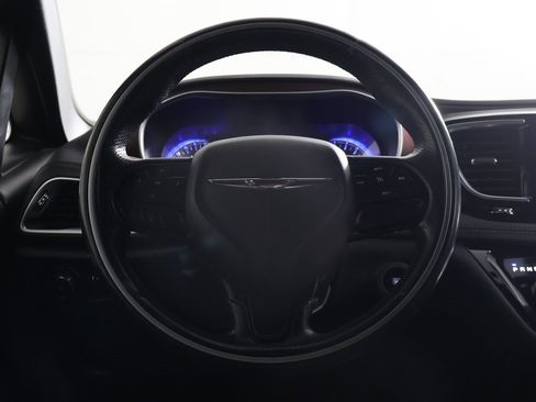 Used 2020 Chrysler Pacifica Limited image 37