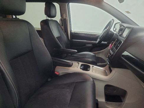 Used 2019 Dodge Grand Caravan SXT FWD image 21