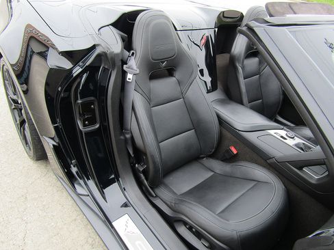 Used 2016 Chevrolet Corvette Z06 w/ 3LZ Preferred Equipment Group RWD image 12