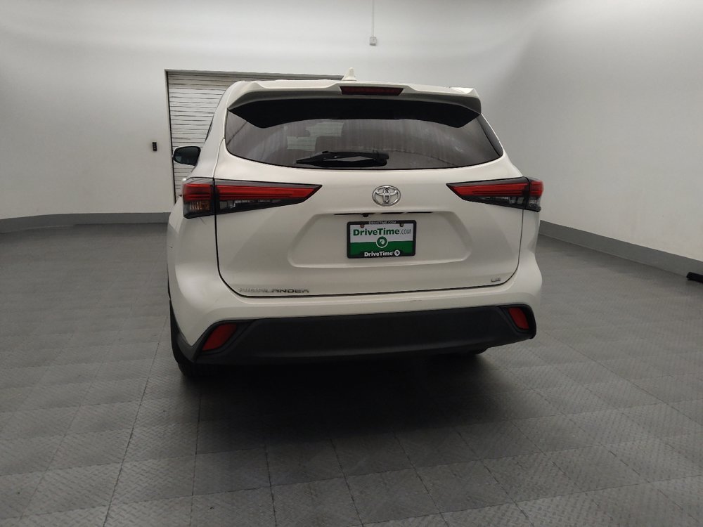 Used 2021 Toyota Highlander LE FWD image 6